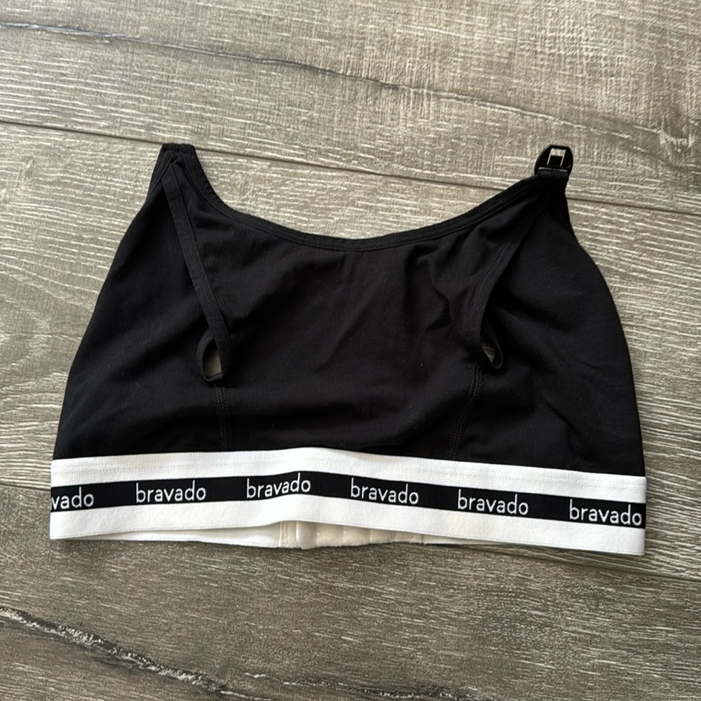 Hands free pumping bra attachment